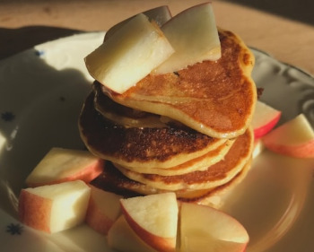 Jak usmażyć bezglutenowe racuchy z jabłkami?