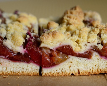 Jak upiec bezglutenowe ciasto ze śliwkami?