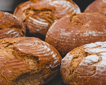 Czym różni się chleb bezglutenowy od zwykłego?