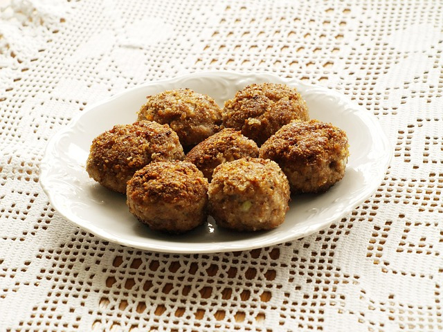 Jak zrobić bezglutenowe kotlety mielone?